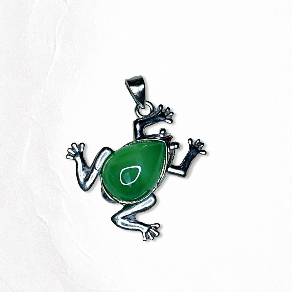 6023. Green Frog Pendant - Picture 3 of 3